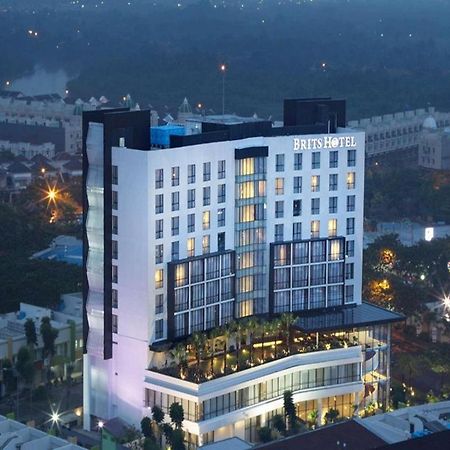 Brits Hotel Караванг Екстериор снимка