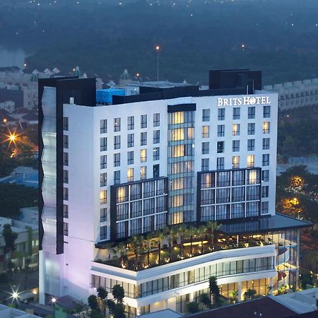 Brits Hotel Караванг Екстериор снимка