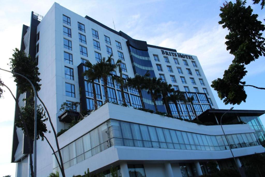 Brits Hotel Караванг Екстериор снимка