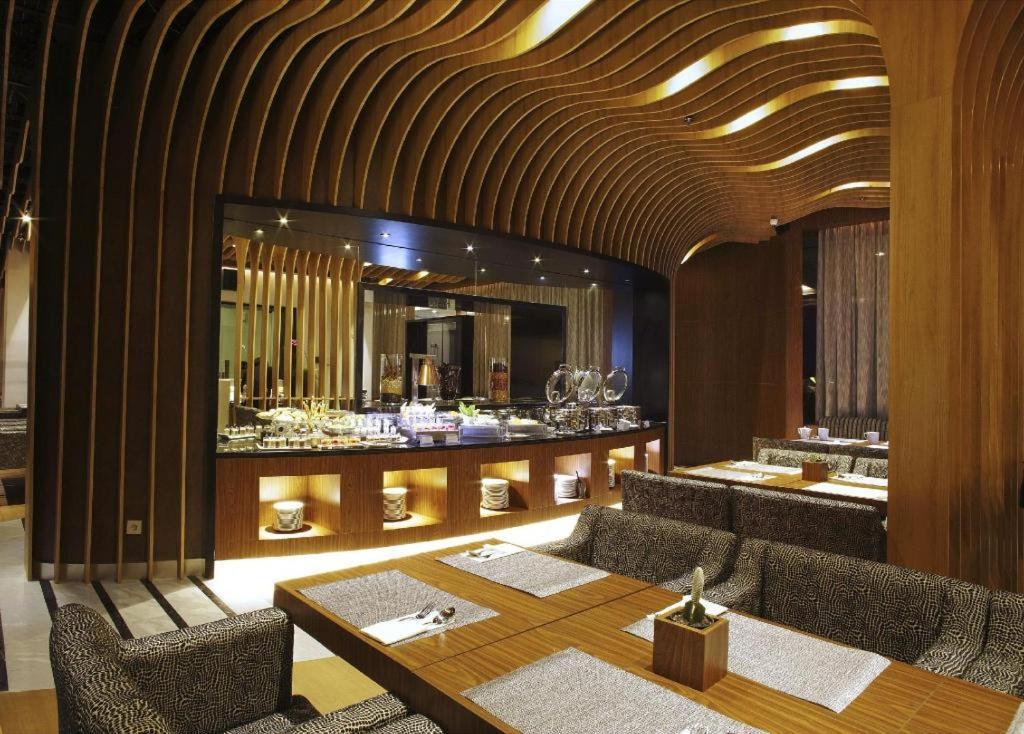 Brits Hotel Караванг Екстериор снимка