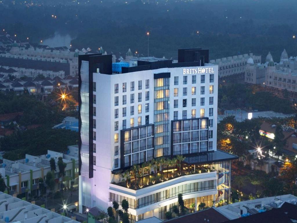 Brits Hotel Караванг Екстериор снимка