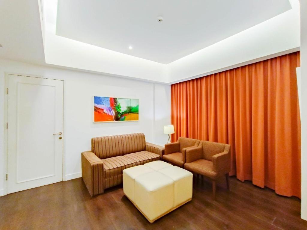 Brits Hotel Караванг Екстериор снимка