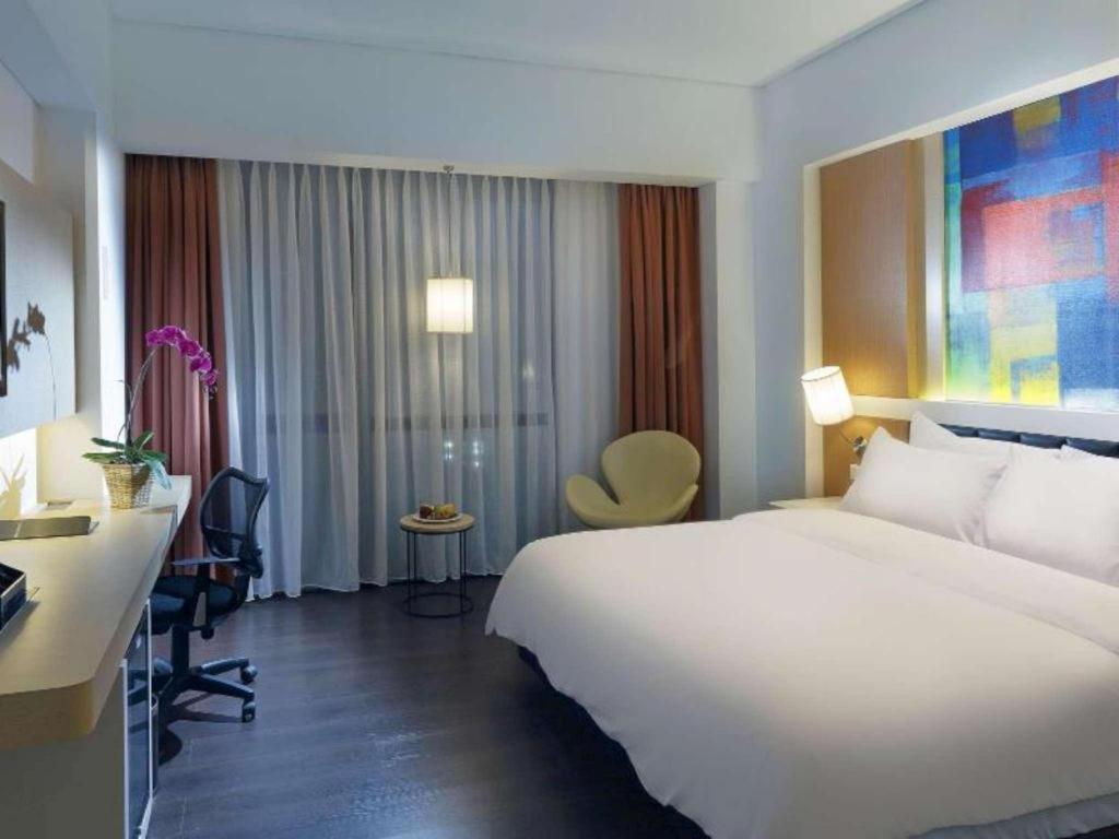 Brits Hotel Караванг Екстериор снимка