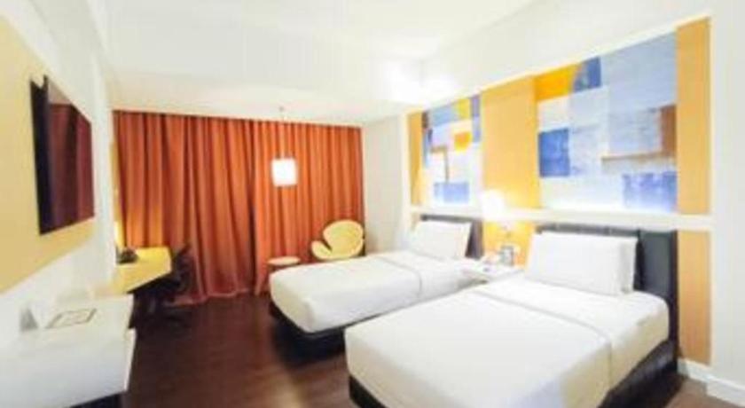 Brits Hotel Караванг Екстериор снимка