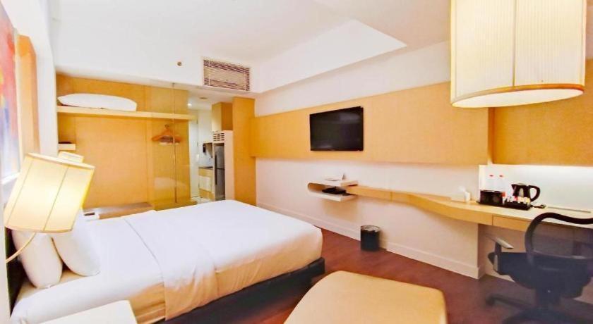 Brits Hotel Караванг Екстериор снимка