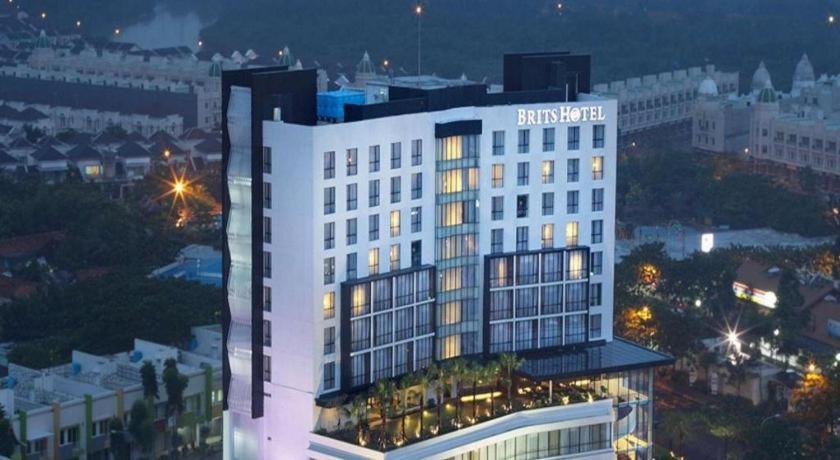 Brits Hotel Караванг Екстериор снимка