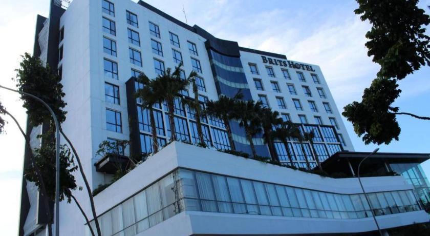 Brits Hotel Караванг Екстериор снимка
