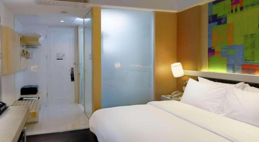 Brits Hotel Караванг Екстериор снимка
