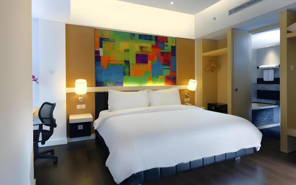 Brits Hotel Караванг Екстериор снимка
