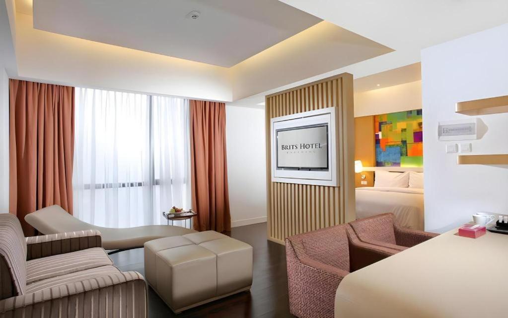 Brits Hotel Караванг Екстериор снимка